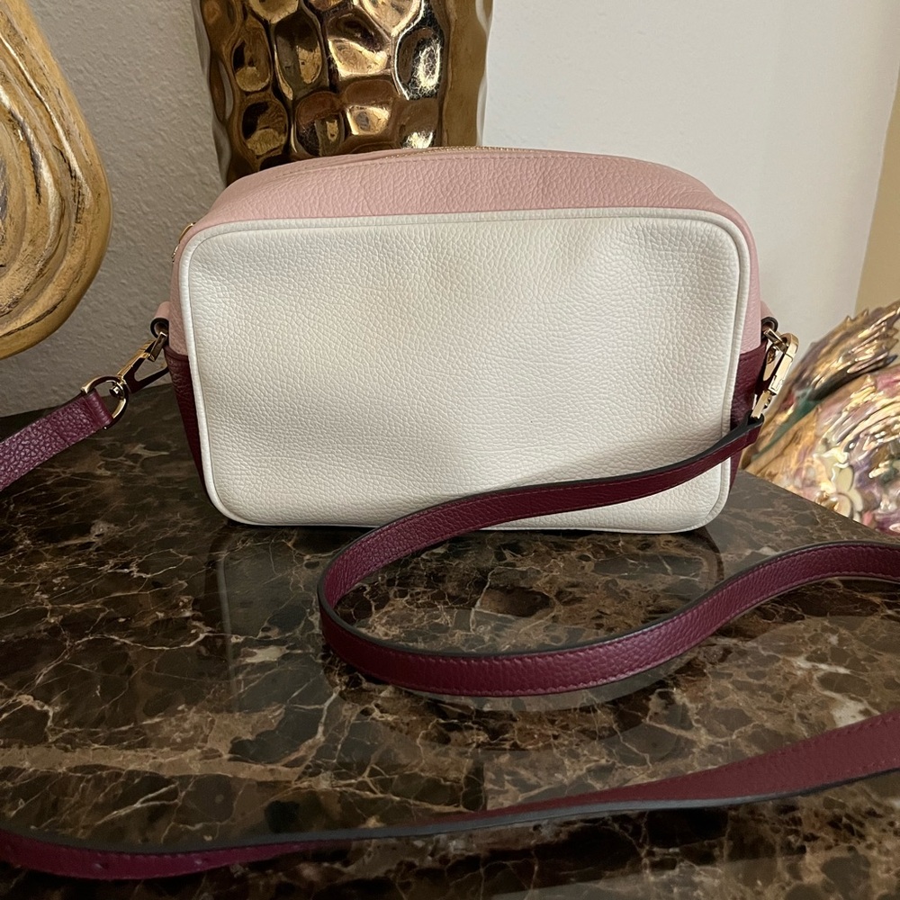Golden Goose Star Made in Italy Soft-Grain Leather Crossbody Bag. - Picture 8 of 10